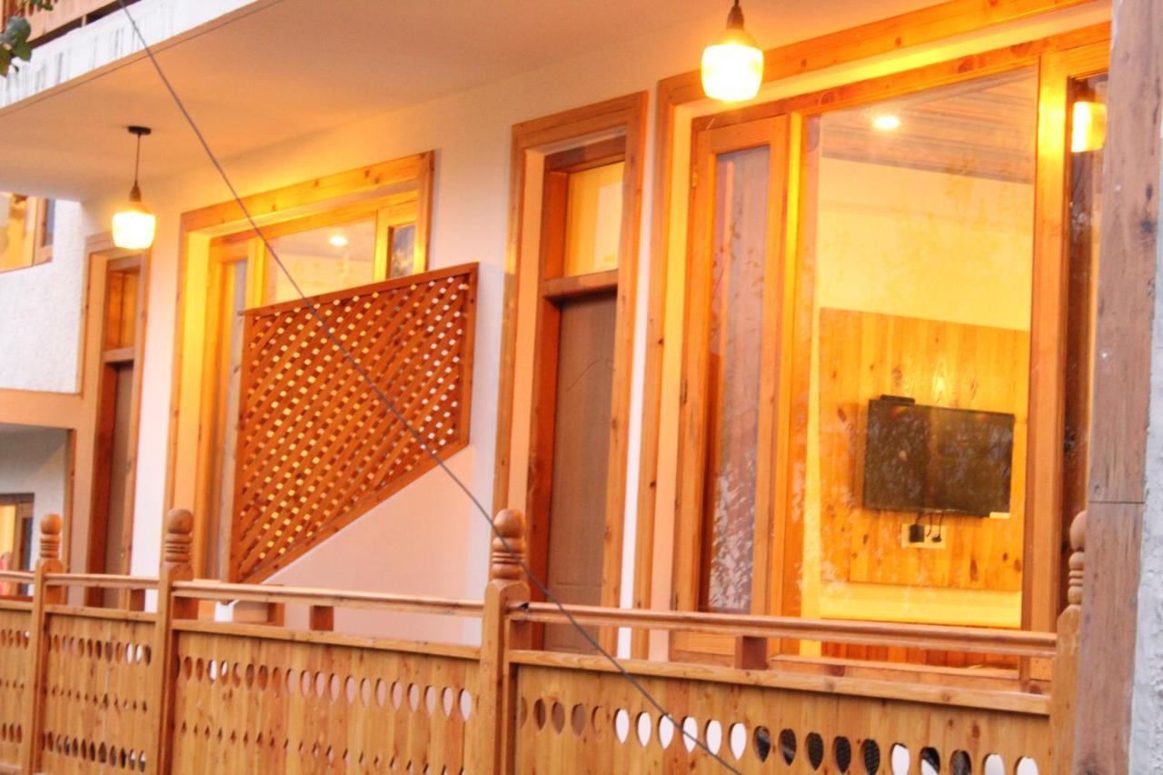 Vaibhav Regency Hotel Manali  Bagian luar foto