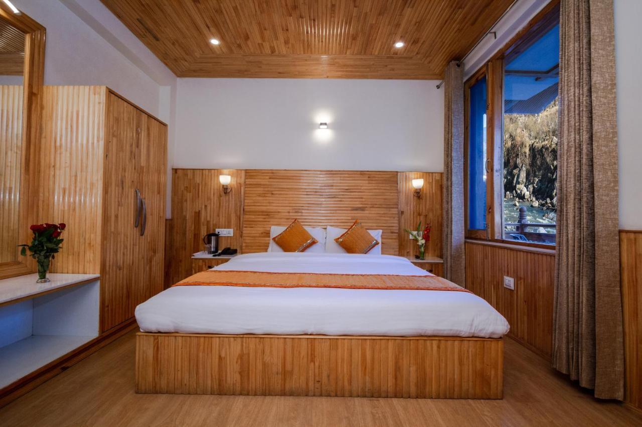 Vaibhav Regency Hotel Manali  Bagian luar foto