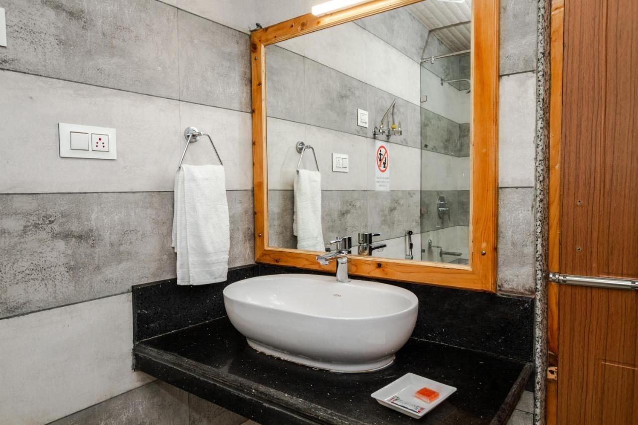 Vaibhav Regency Hotel Manali  Bagian luar foto