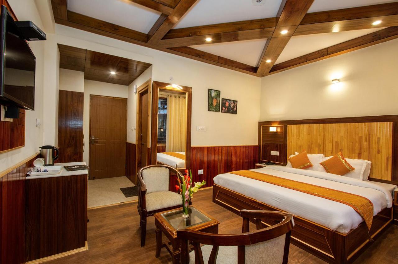 Vaibhav Regency Hotel Manali  Bagian luar foto