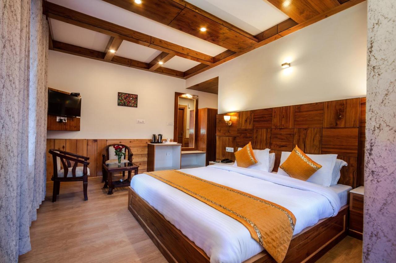 Vaibhav Regency Hotel Manali  Bagian luar foto